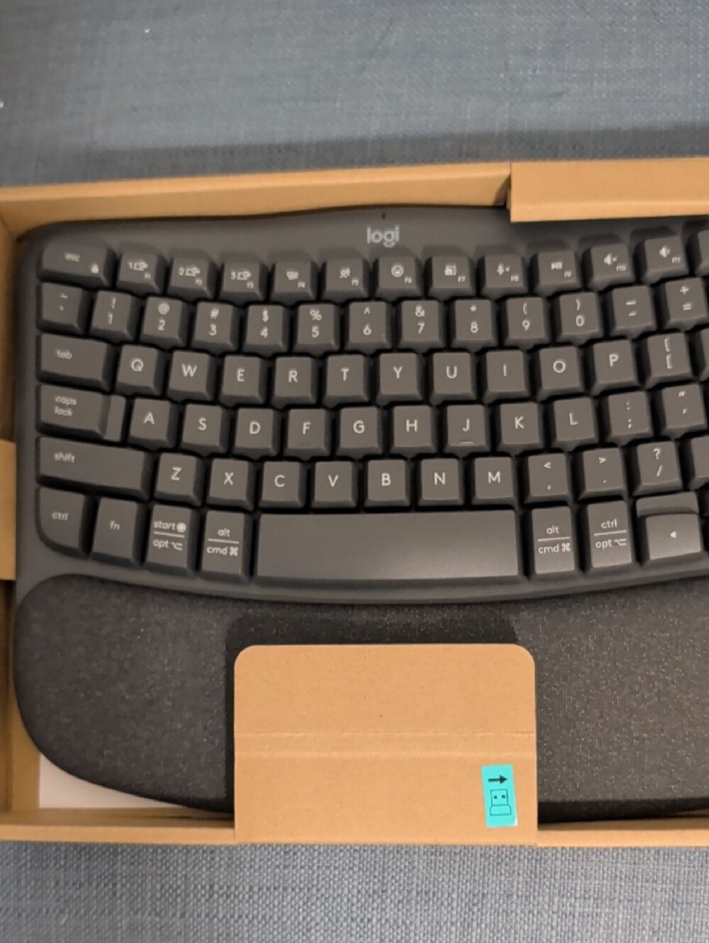 Logitech Wave Keys Ergonomic Keyboard - Gray - Picture 5 of 6